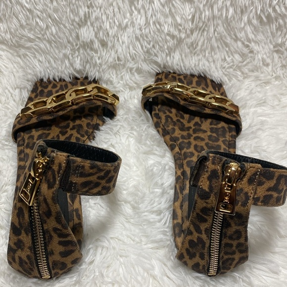 Good American Square Top Leopard Print Sandals with Chain Detail - Picture 3 of 8
